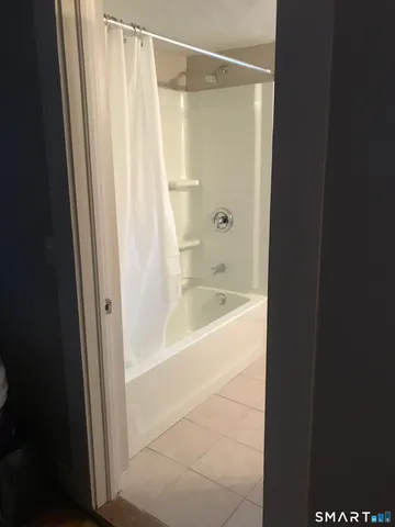 $2,200 | 8 Alto Road, Unit 2A, Burlington, CT 06013