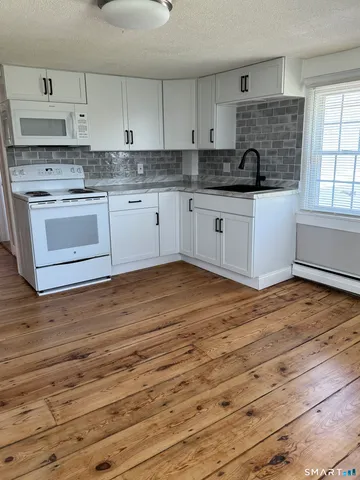 $2,200 | 8 Alto Road, Unit 2A, Burlington, CT 06013