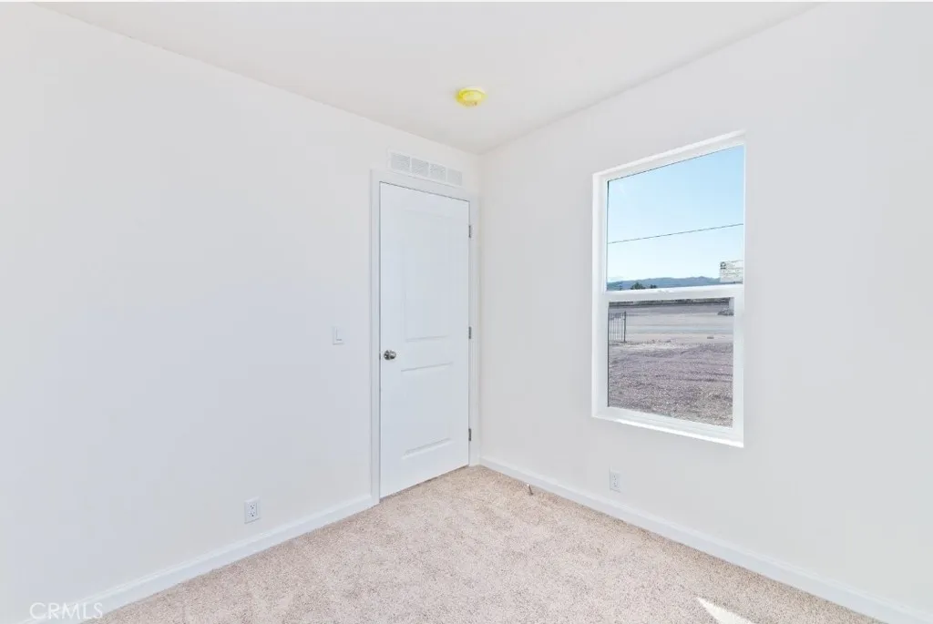 15252 Seneca Road, Unit 13 Victorville, CA 92392 - Photo 6 of 9
