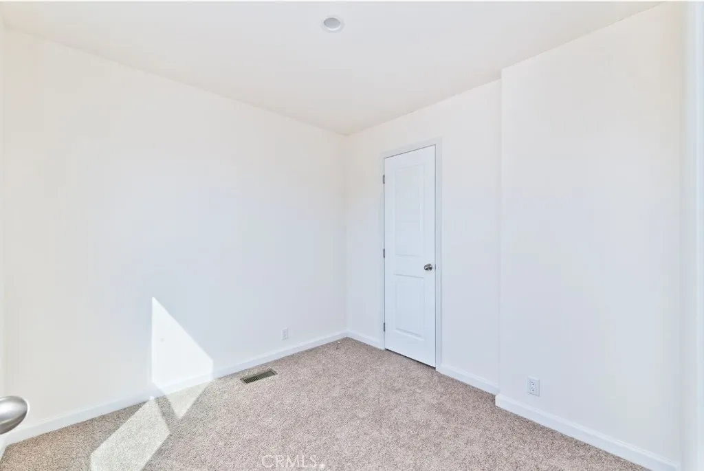 15252 Seneca Road, Unit 13 Victorville, CA 92392 - Photo 7 of 9