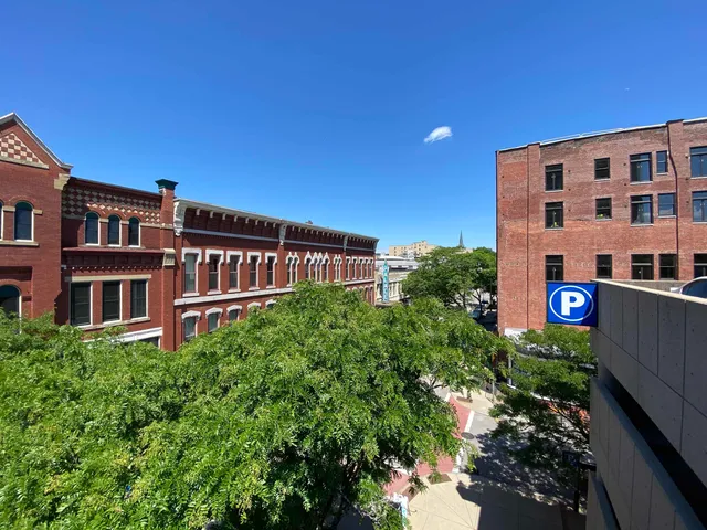 $1,899 | 83 Hanover Street, Unit 209, Manchester, NH 03101