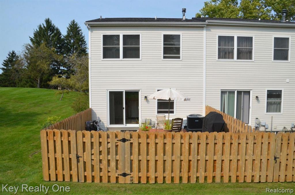 1225 Miniature Court Rochester Hills, MI 48307 - Photo 10 of 11