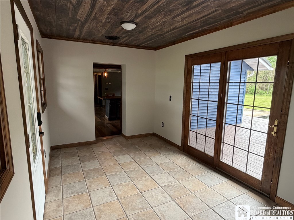 2143 Shadyside Road Mina, NY 14724 - Photo 9 of 46 Entry way