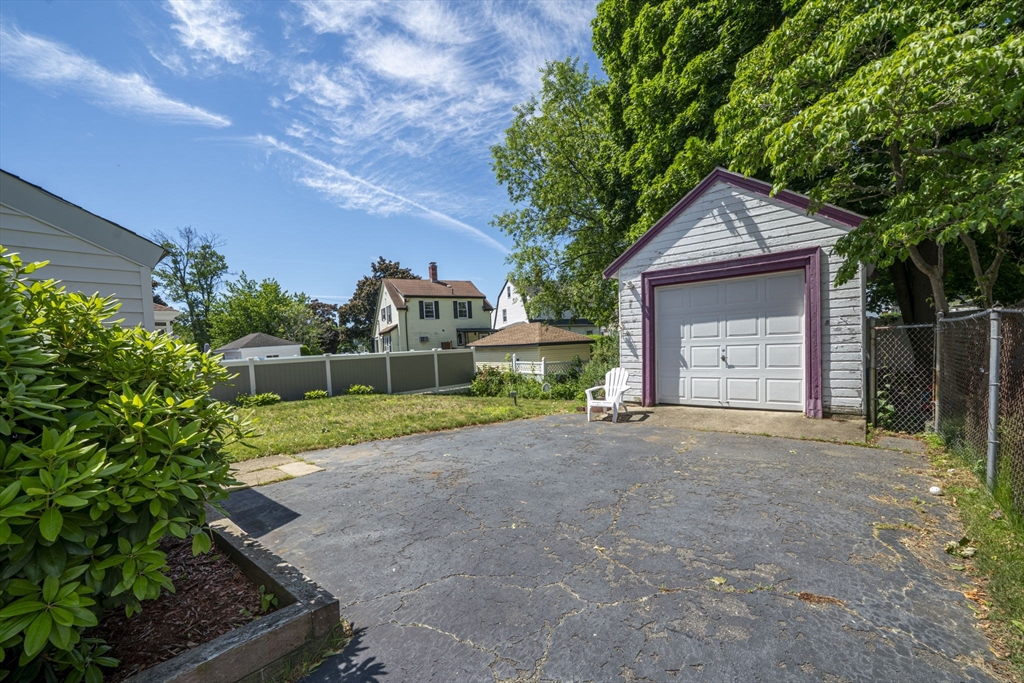 40 Carter Road Lynn, MA 01904 - Photo 4 of 33