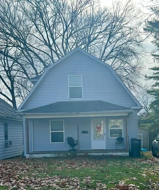 1153 East Riverside Avenue Decatur, IL 62521 - Photo 1 of 2 a backyard of a house