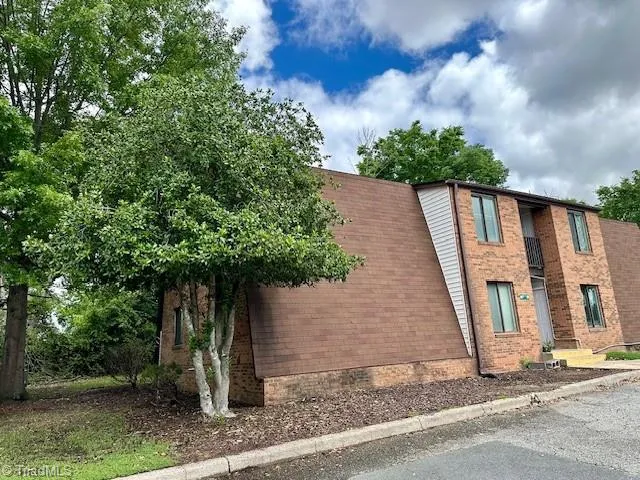 $975 | 517 West Market Street, Unit L, Graham, NC 27253