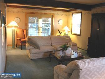 208 Oakshade Road Tabernacle, NJ 08088 - Photo 7 of 12 Living Room