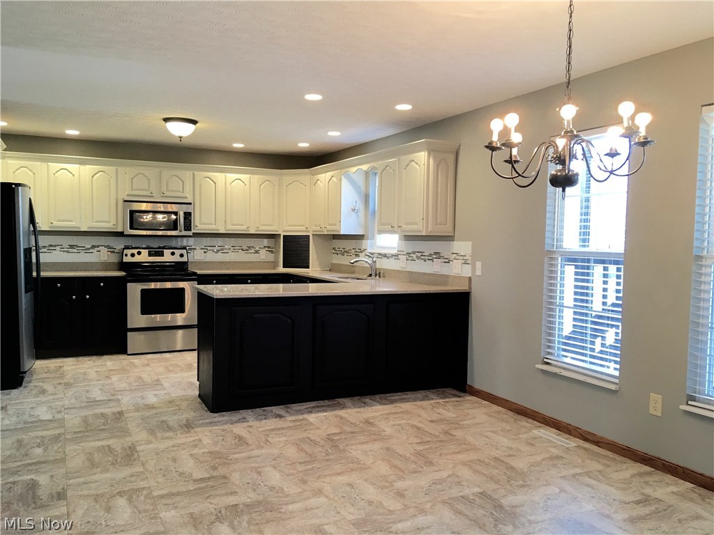 132 Ridgeway Avenue Washington, WV 26181 - Photo 5 of 32 KITCHEN