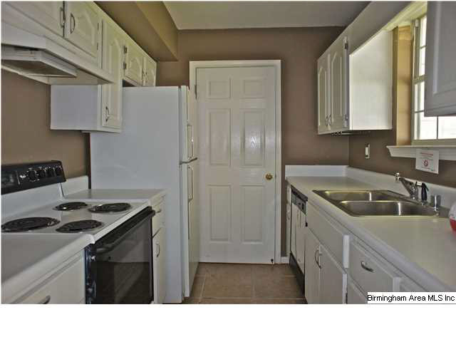110 Canyon Trail Pelham, AL 35124 - Photo 4 of 27