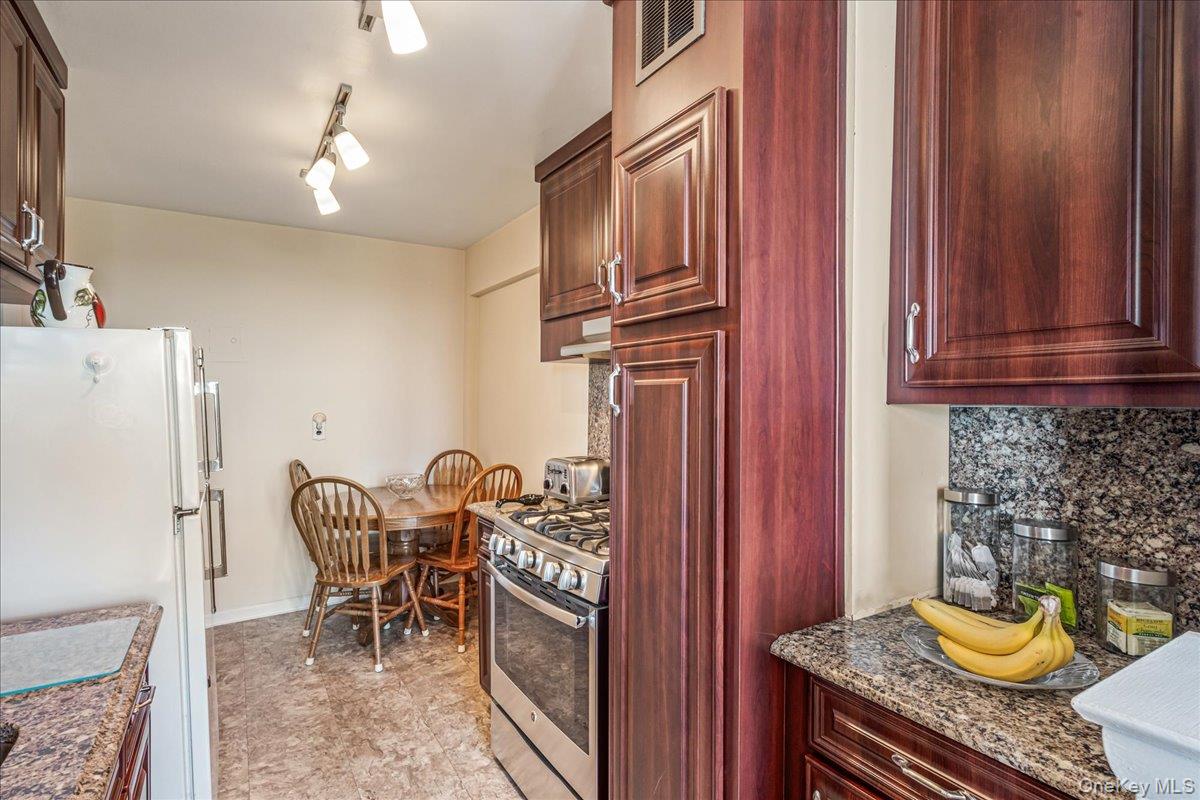 151-05 Cross Island Parkway, Unit 6C Queens, NY 11357 - Photo 11 of 20