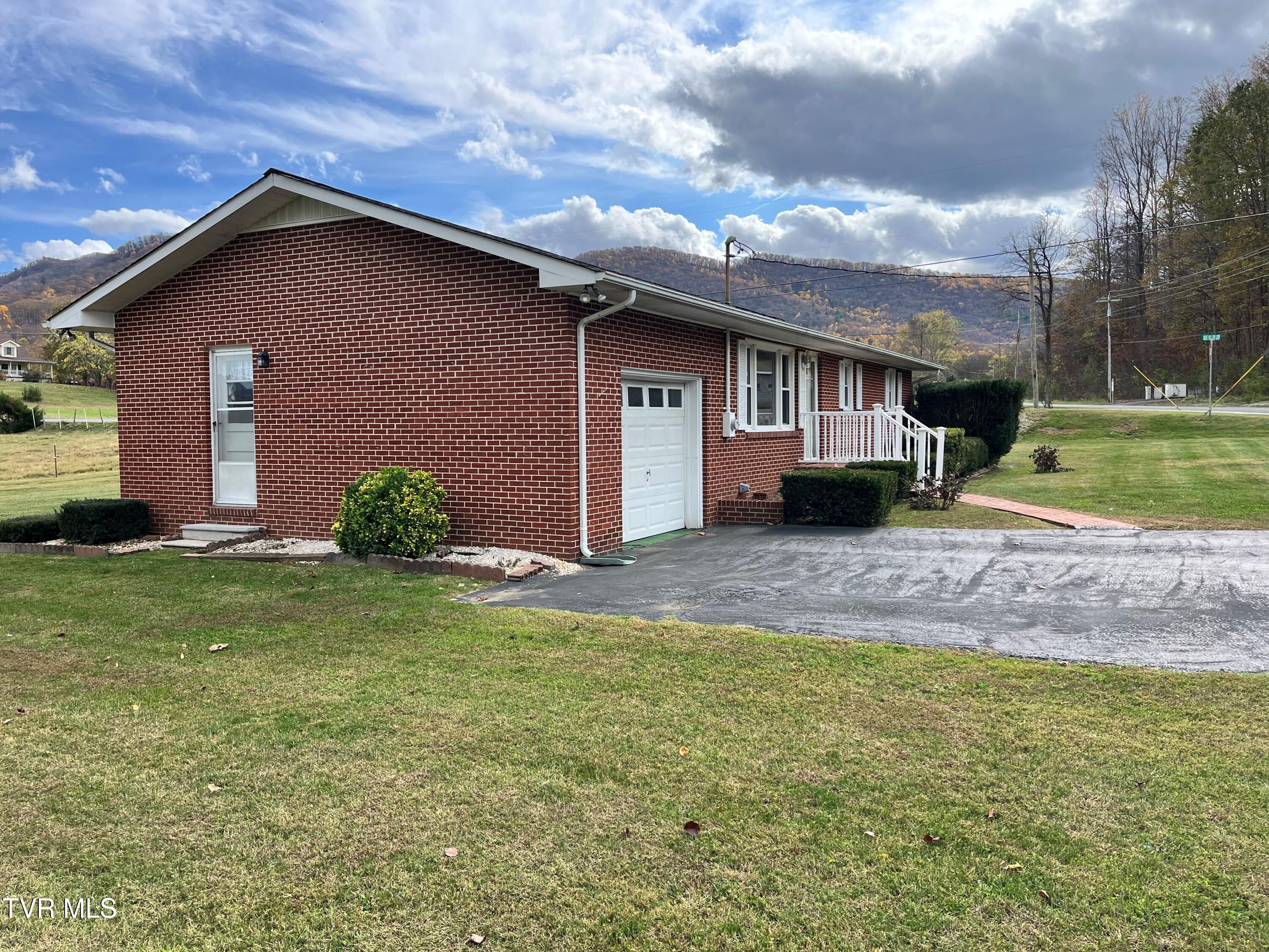 1232 Blue Springs Road Elizabethton, TN 37643 - Photo 8 of 33 jm8