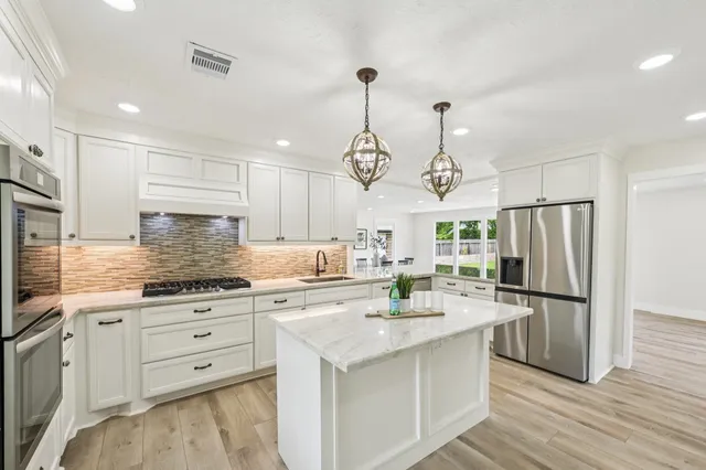 $429,000 | 1604 Shady Oaks Drive, Conroe, TX 77301