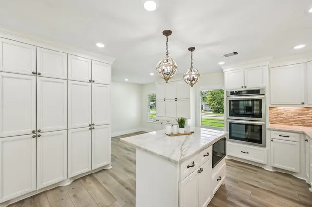 $429,000 | 1604 Shady Oaks Drive, Conroe, TX 77301