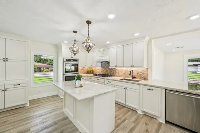 $429,000 | 1604 Shady Oaks Drive, Conroe, TX 77301