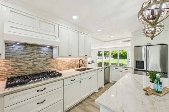 $429,000 | 1604 Shady Oaks Drive, Conroe, TX 77301