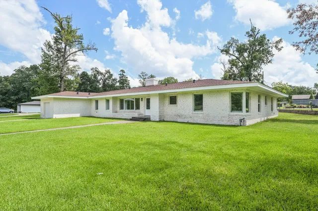 $429,000 | 1604 Shady Oaks Drive, Conroe, TX 77301