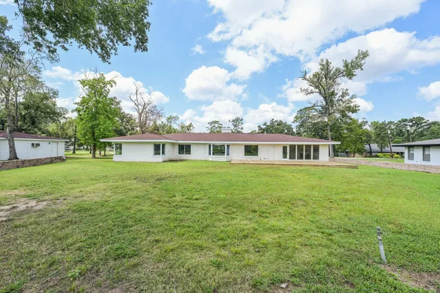 $429,000 | 1604 Shady Oaks Drive, Conroe, TX 77301