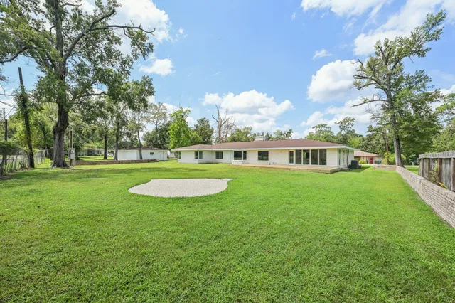 $429,000 | 1604 Shady Oaks Drive, Conroe, TX 77301