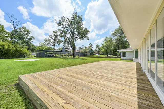 $429,000 | 1604 Shady Oaks Drive, Conroe, TX 77301