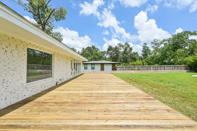 $429,000 | 1604 Shady Oaks Drive, Conroe, TX 77301