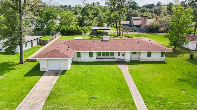 $429,000 | 1604 Shady Oaks Drive, Conroe, TX 77301