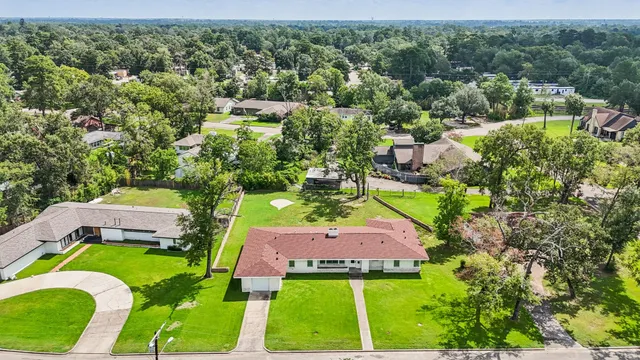 $429,000 | 1604 Shady Oaks Drive, Conroe, TX 77301