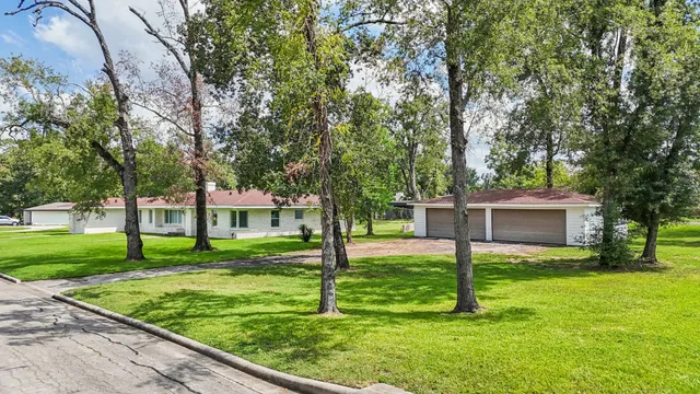 $429,000 | 1604 Shady Oaks Drive, Conroe, TX 77301