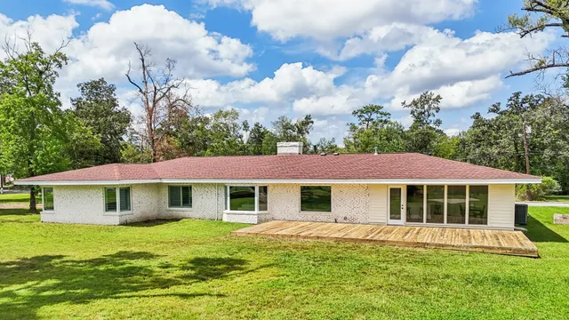 $429,000 | 1604 Shady Oaks Drive, Conroe, TX 77301