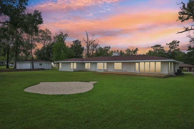 $429,000 | 1604 Shady Oaks Drive, Conroe, TX 77301