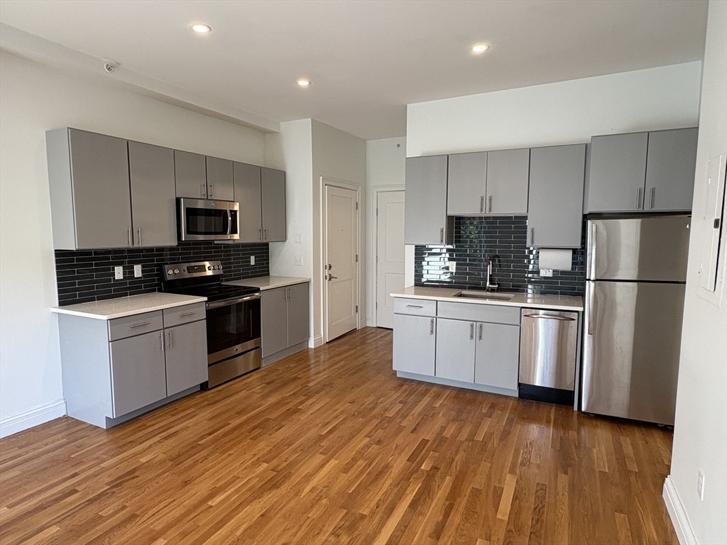 166 Newbury Street, Unit 2F Boston, MA 02116 - Photo 1 of 6