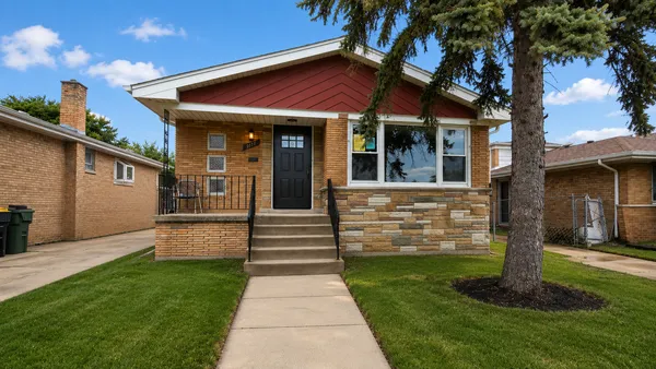 $355,000 | 9117 South St Louis Avenue, Evergreen Park, IL 60805