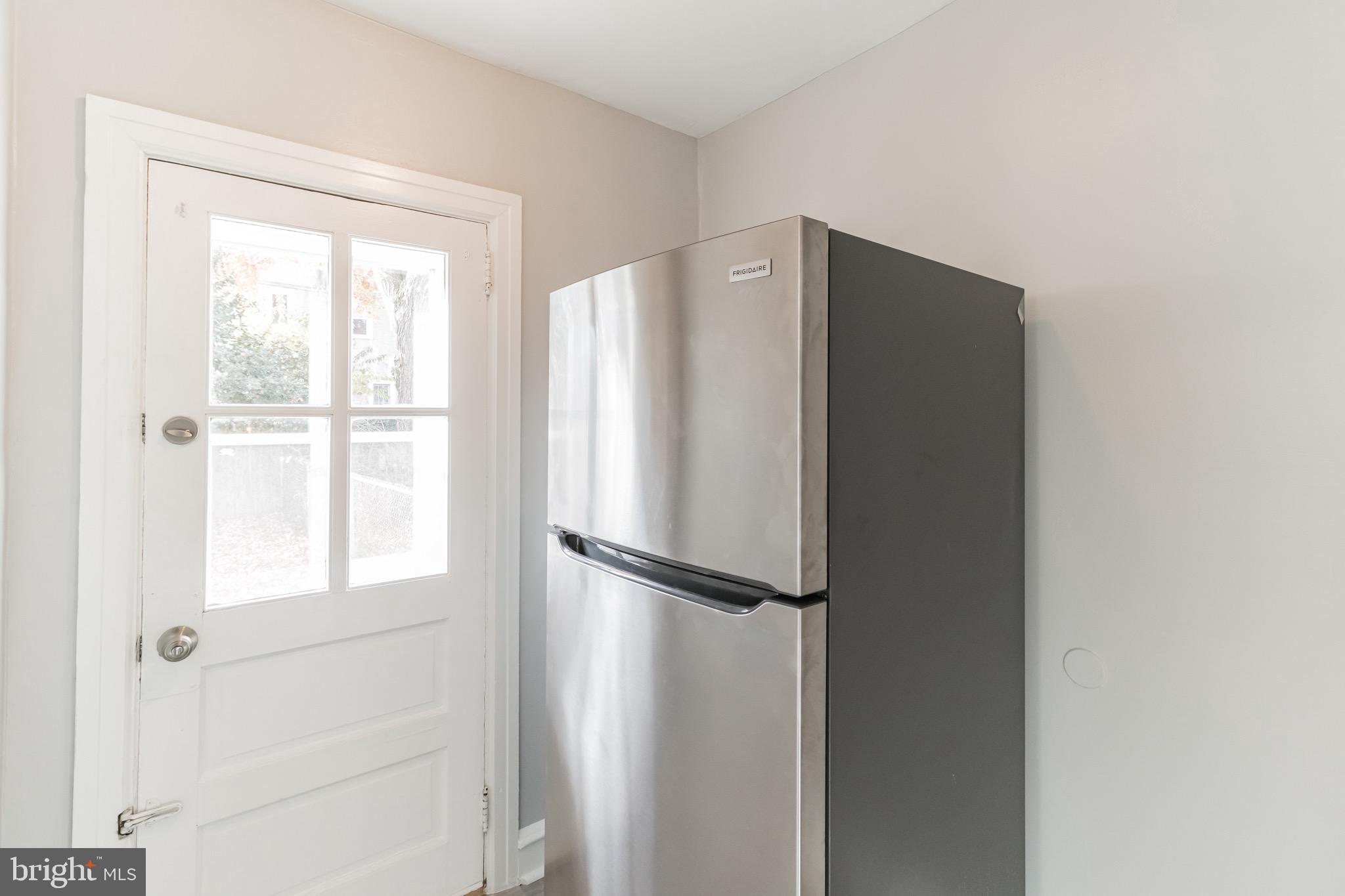 28 Greenhill Road Springfield, PA 19064 - Photo 8 of 29 New Stainless Refrigerator!