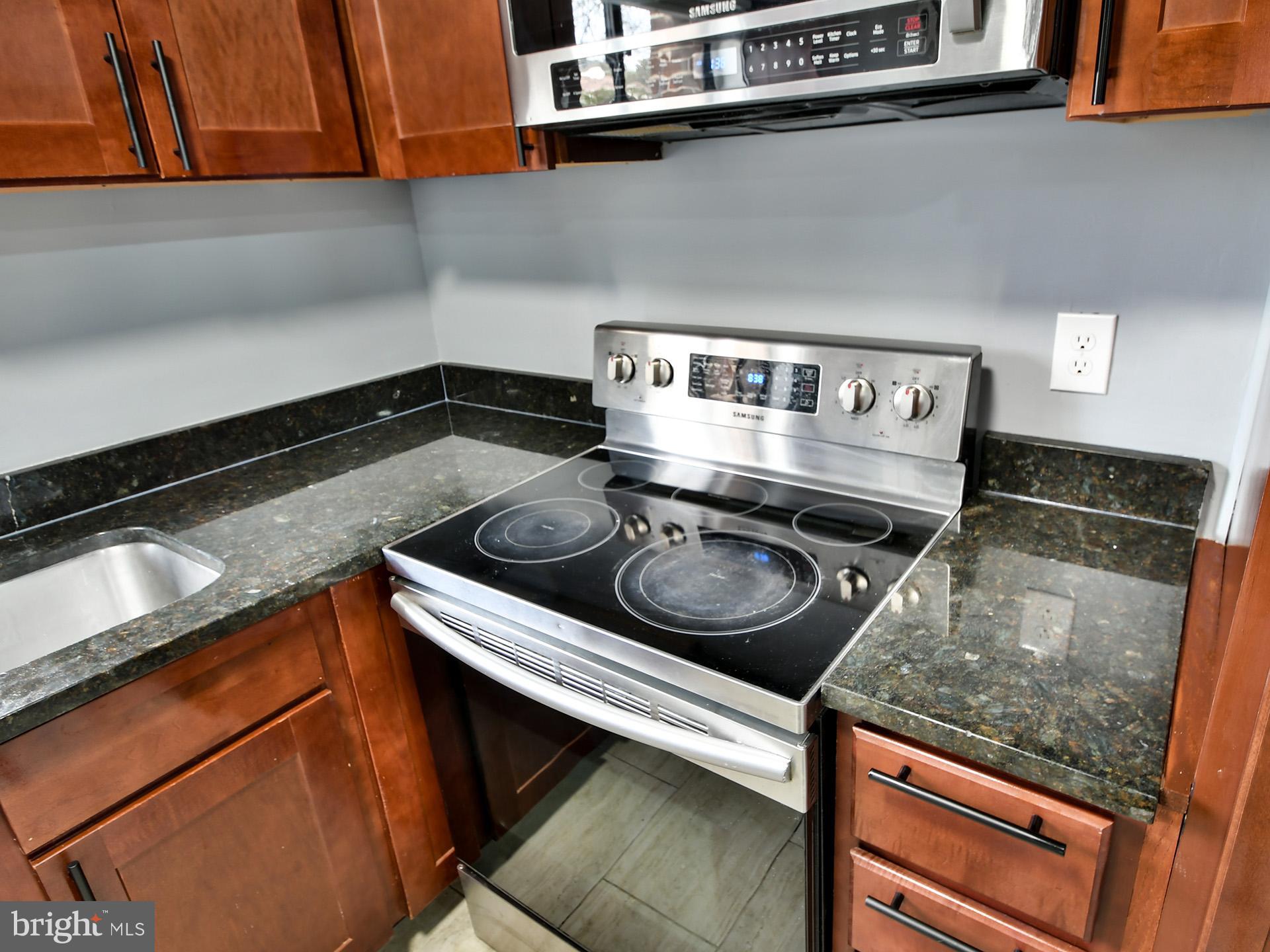 15712 Dorset Road, Unit 104 Laurel, MD 20707 - Photo 14 of 49 a close view of stove top oven