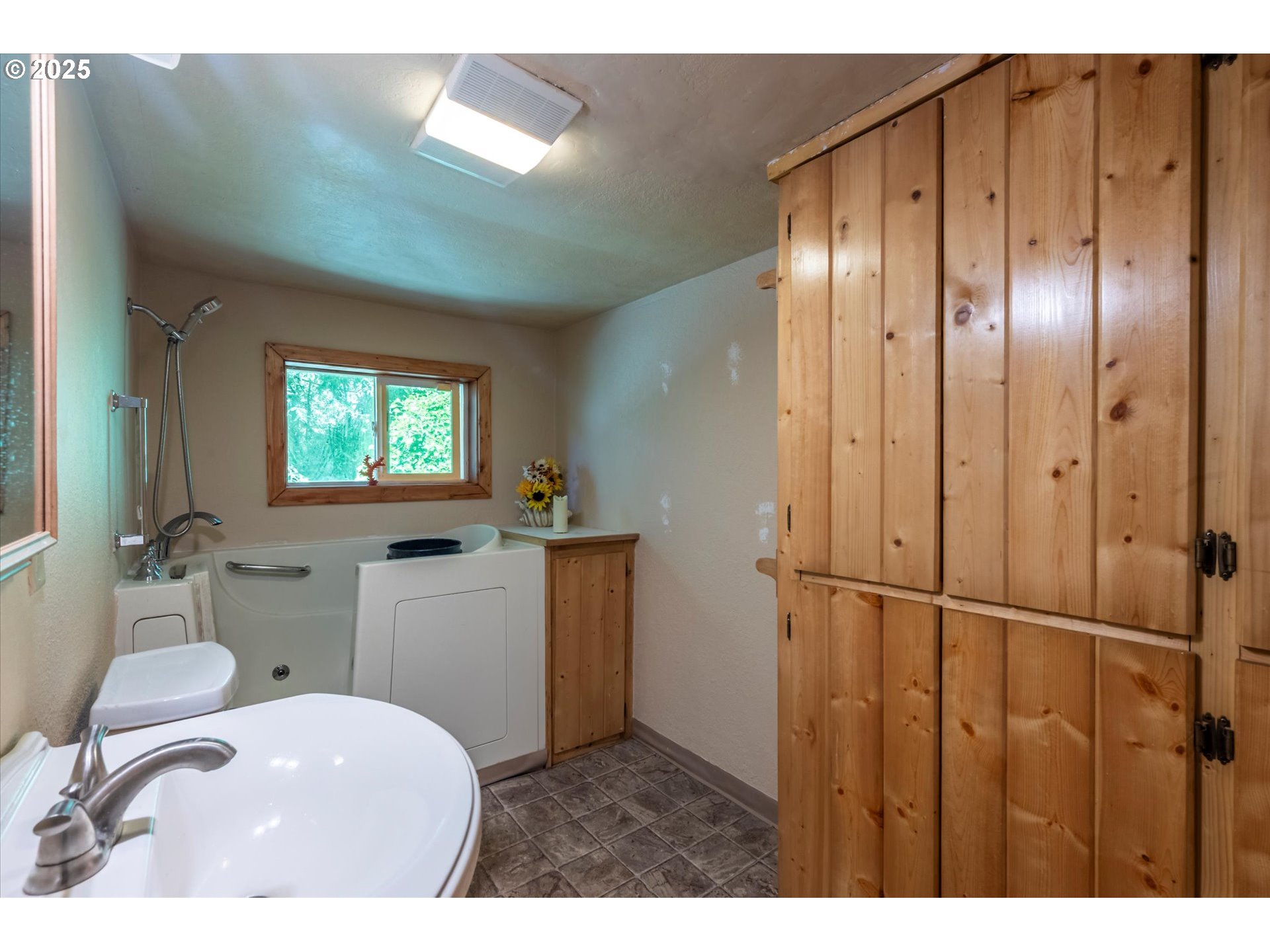 87720 Two Mile Lane Bandon, OR 97411 - Photo 13 of 35 a bathroom with a sink and mirror