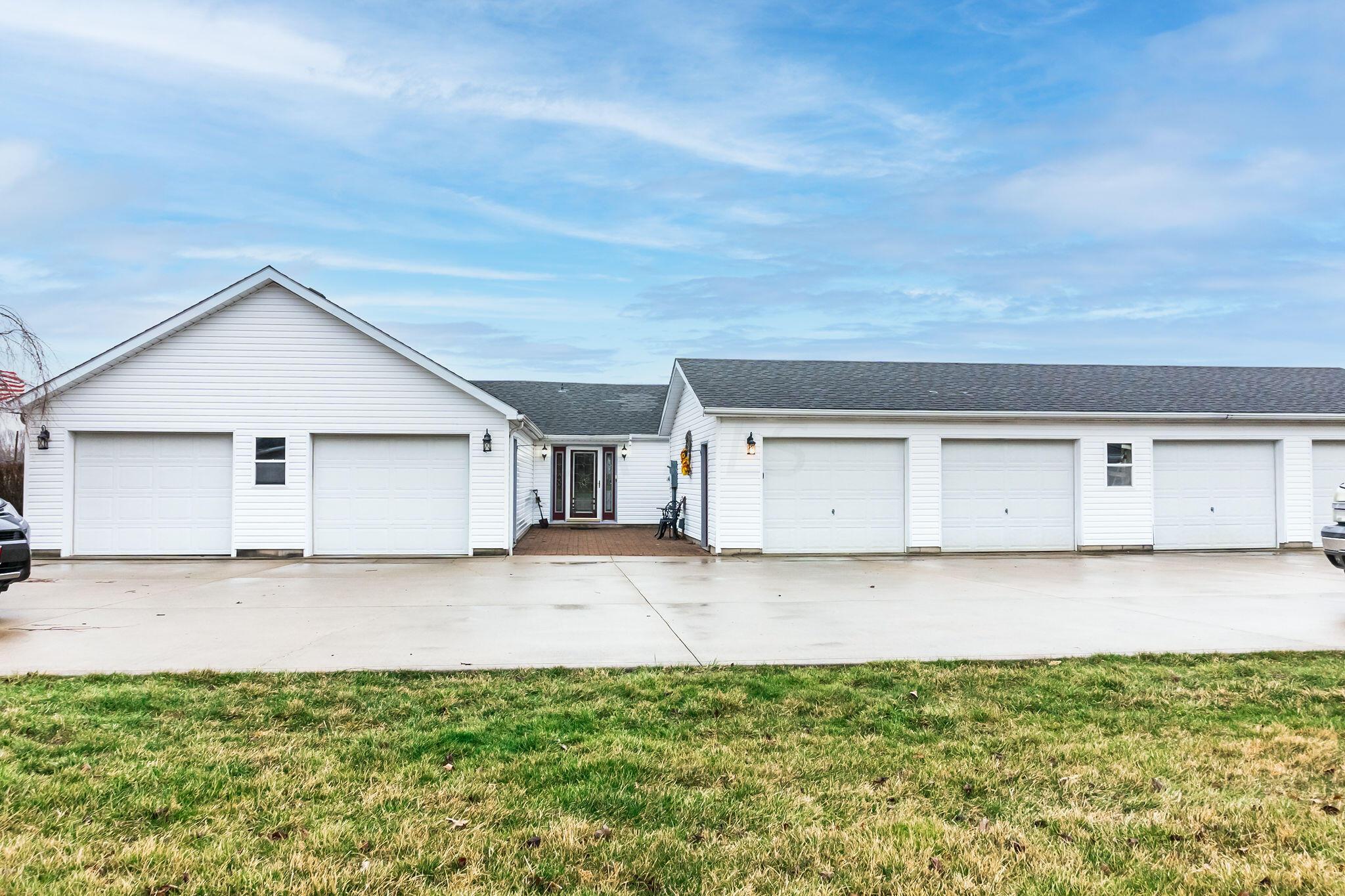 1514 Crissinger Road Marion, OH 43302 - Photo 4 of 42 Side view of Home and Garage