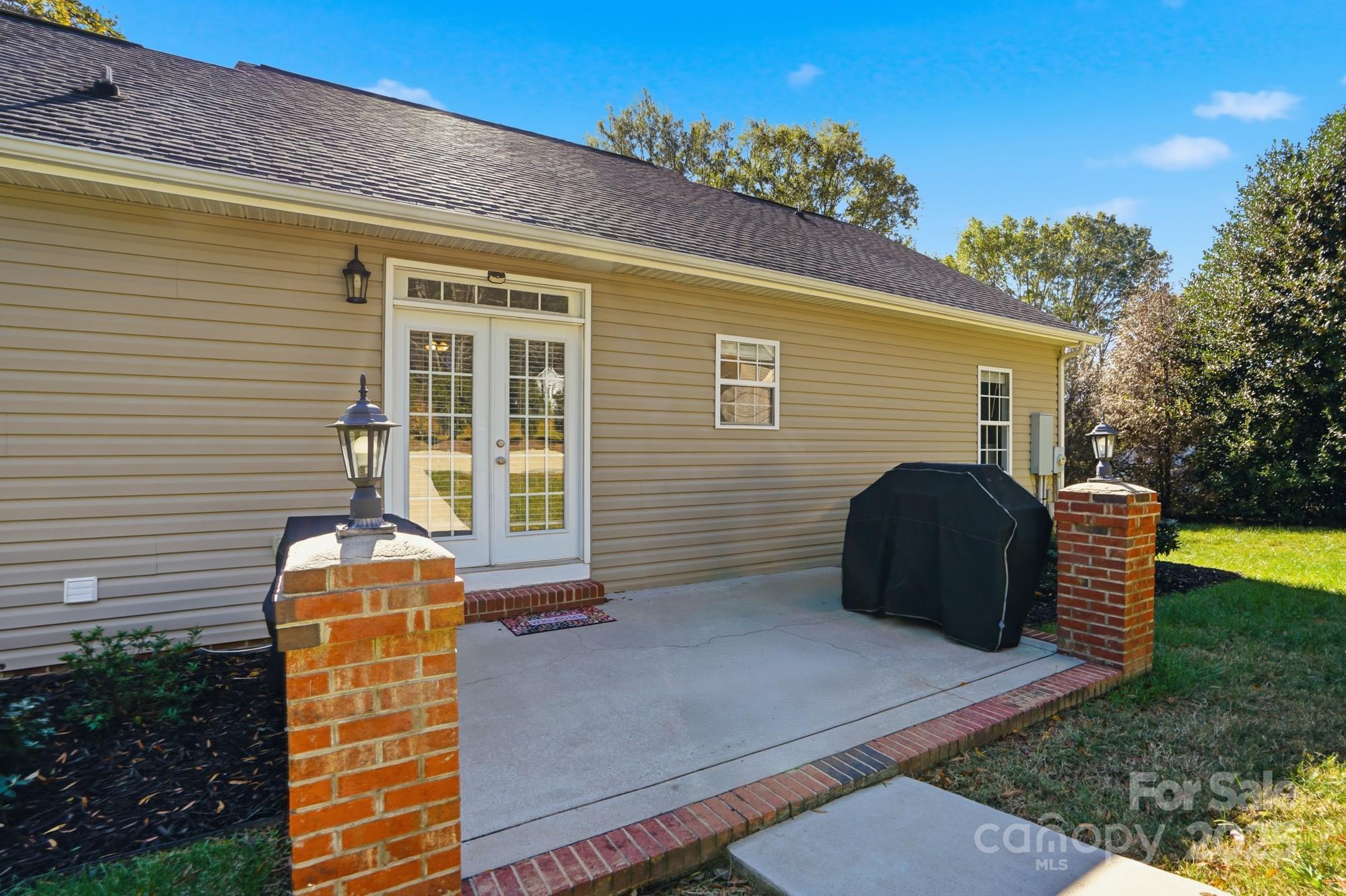 213 Carrie Road Oakboro, NC 28129 - Photo 34 of 40 a front view of house with a garden