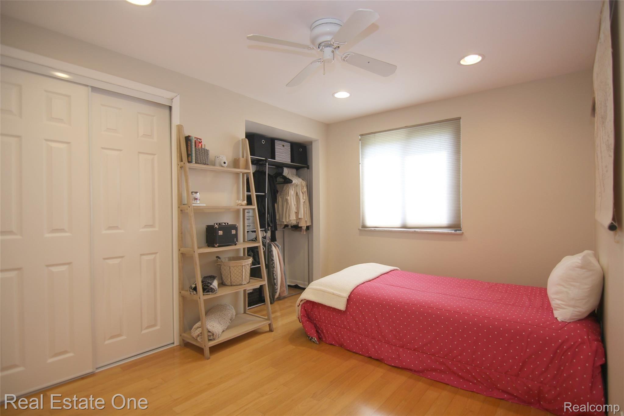 5305 Inverrary Lane Commerce Township, MI 48382 - Photo 17 of 27 Inverrary Ln Bedroom 2
