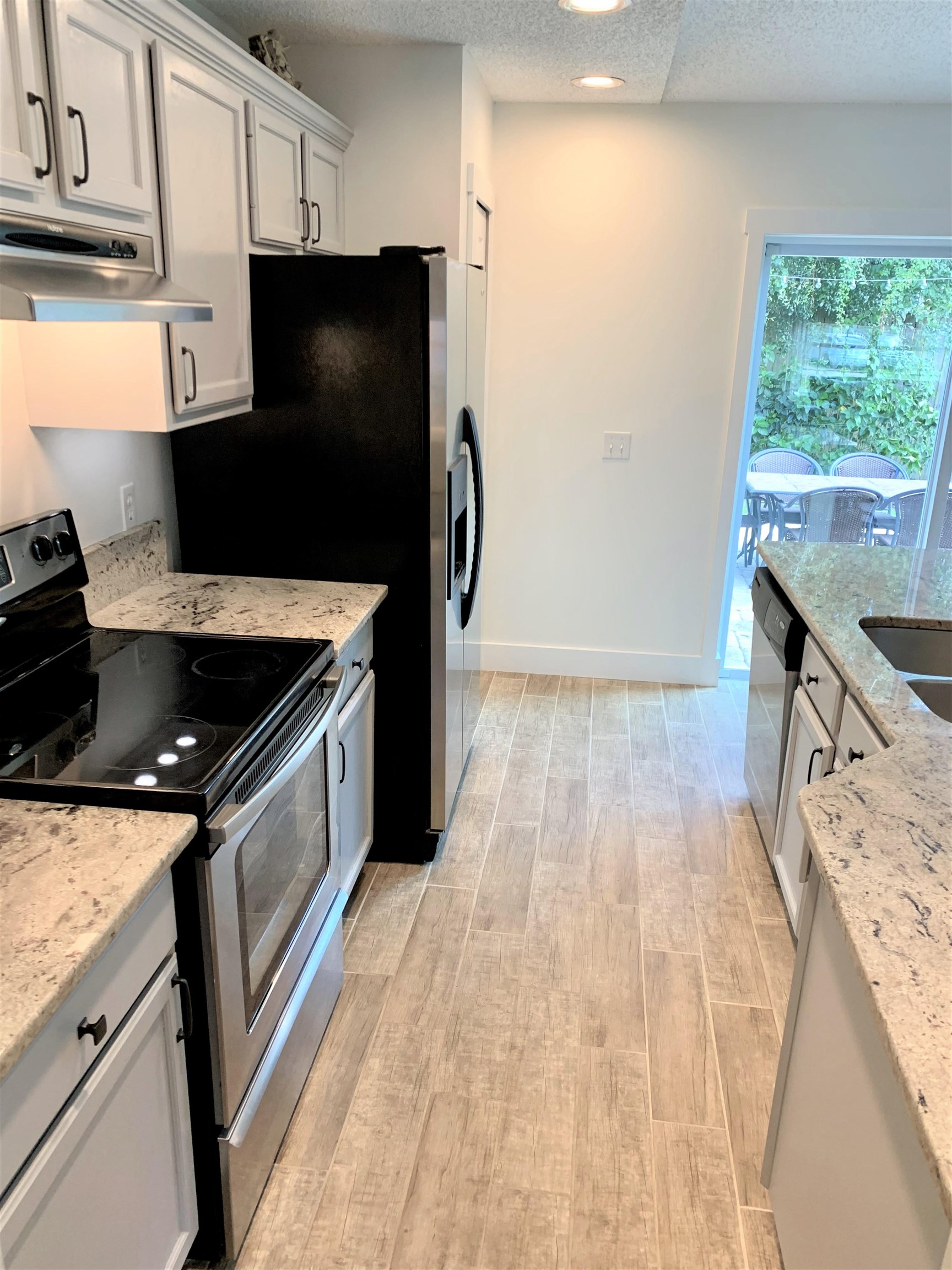 215 Yale Road St. Augustine, FL 32086 - Photo 15 of 35 a kitchen with granite countertop a stove and a refrigerator