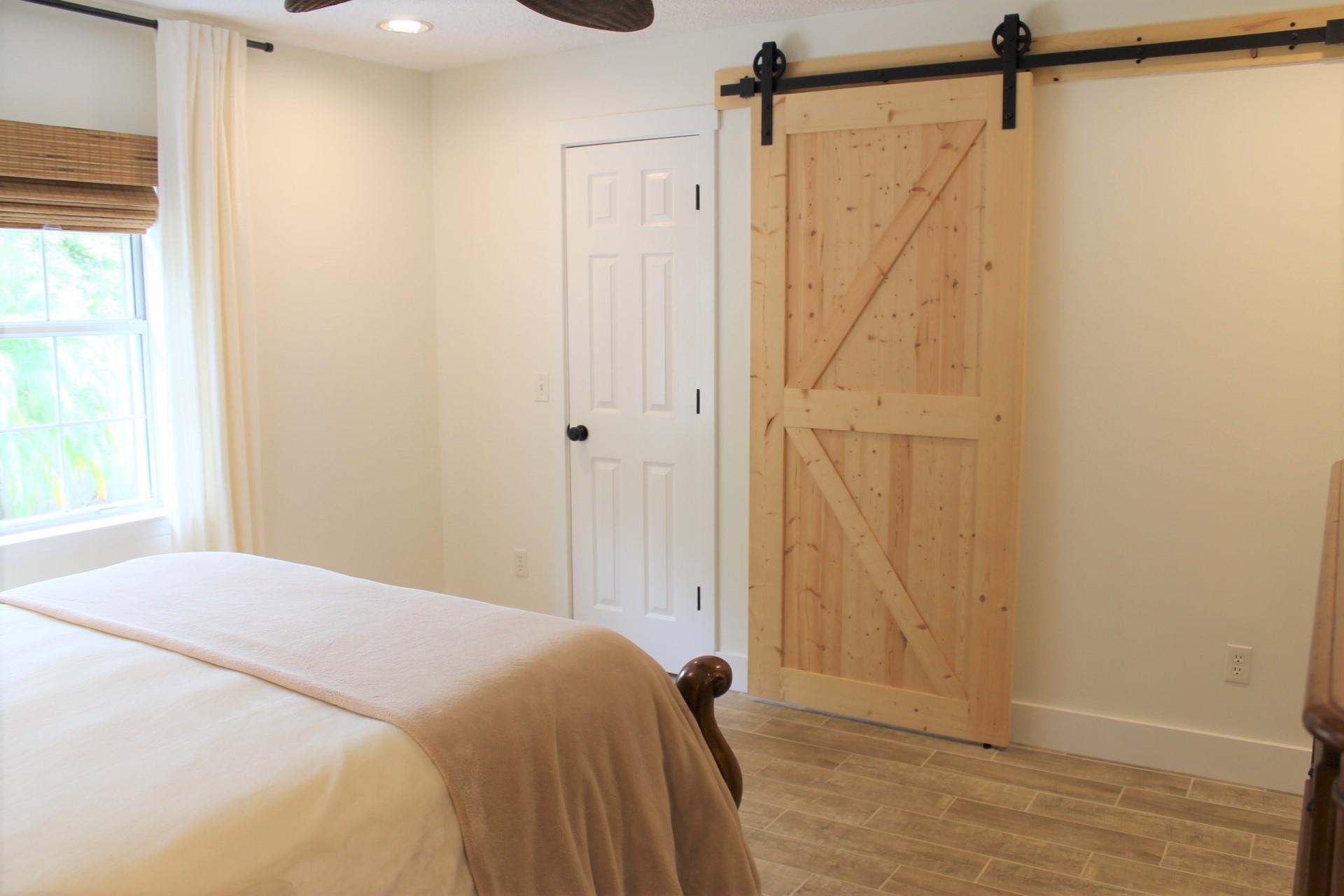 215 Yale Road St. Augustine, FL 32086 - Photo 20 of 35 a bedroom with a bed and a window