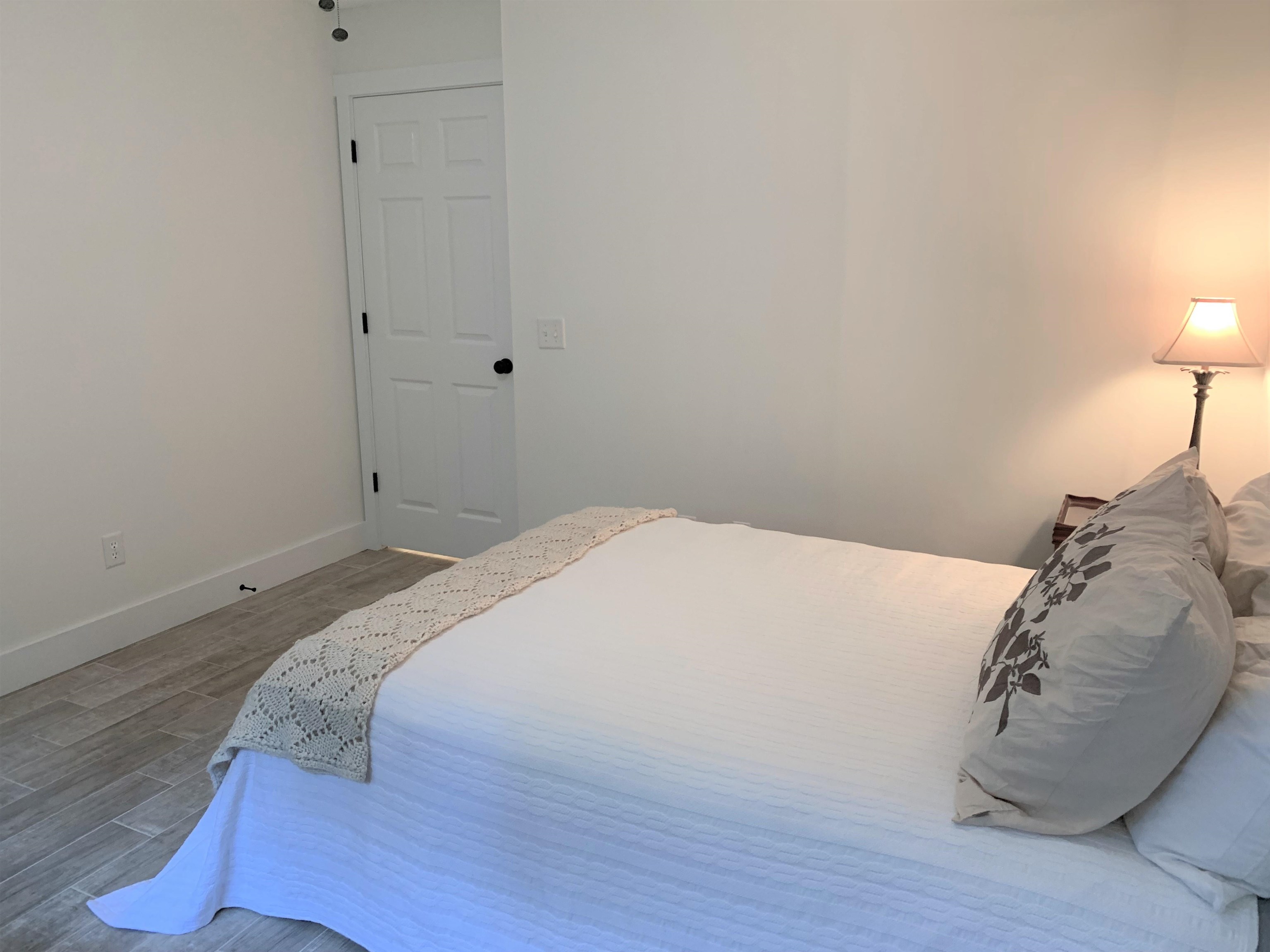 215 Yale Road St. Augustine, FL 32086 - Photo 27 of 35 a bedroom with a bed and a lamp
