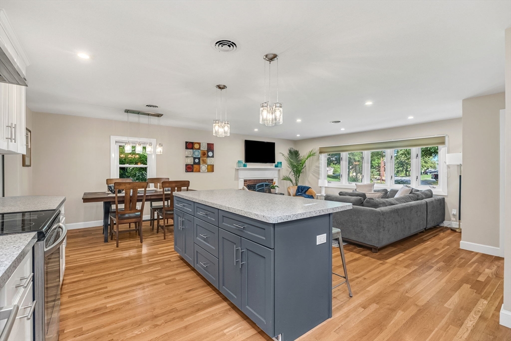 89 Rolling Lane Needham, MA 02492 - Photo 7 of 33