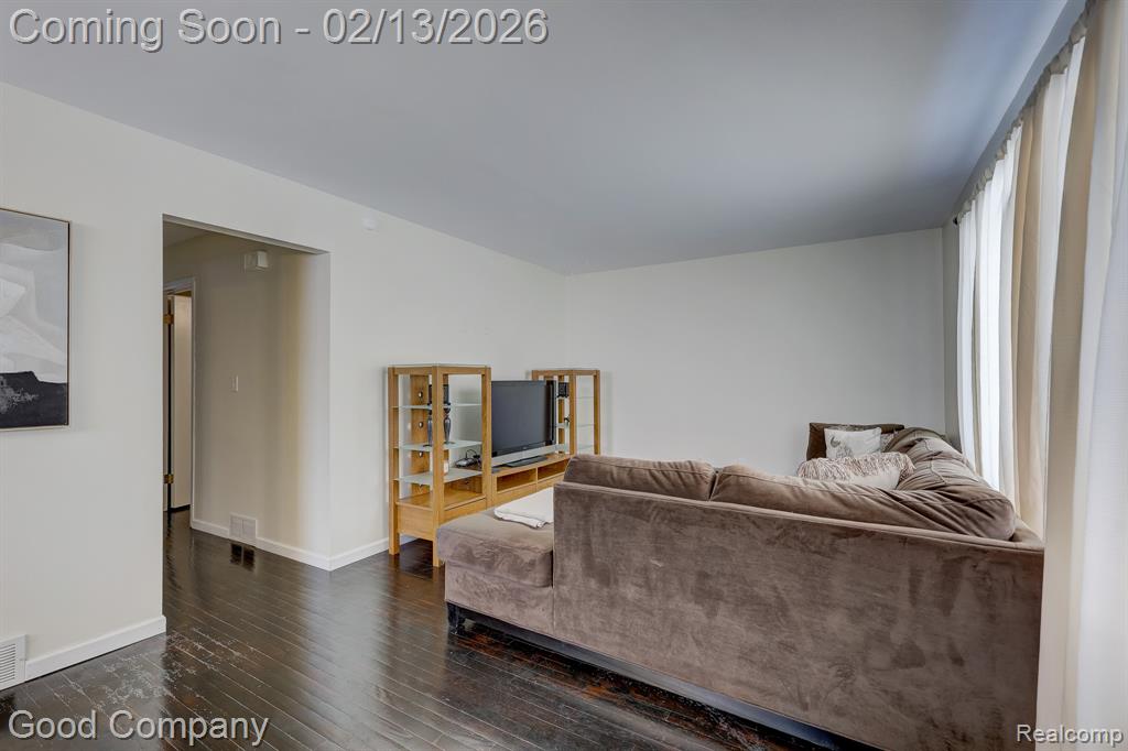 2863 Columbia Road Berkley, MI 48072 - Photo 5 of 34