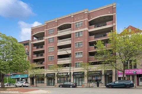 $365,000 | 437 West North Avenue, Unit 404, Chicago, IL 60610