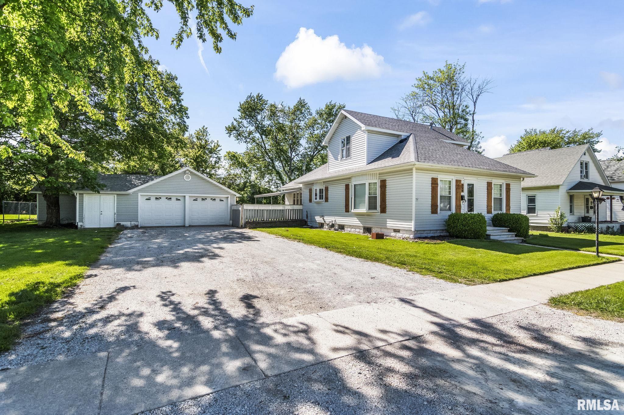 324 Edwards Street Nokomis, IL 62075 - Photo 4 of 47