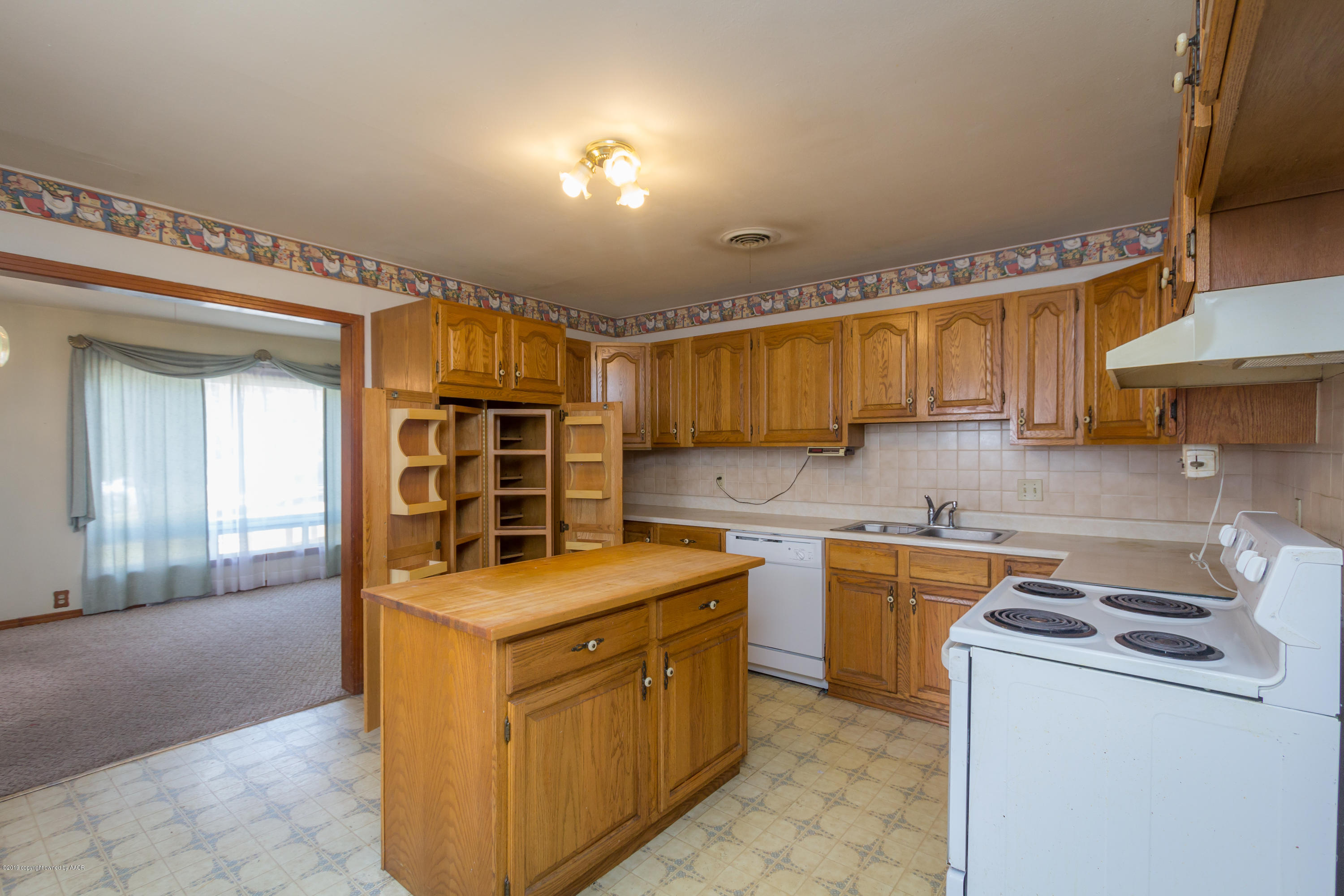 4606 Bowie Street Amarillo, TX 79110 - Photo 24 of 42 a kitchen with a stove and a sink