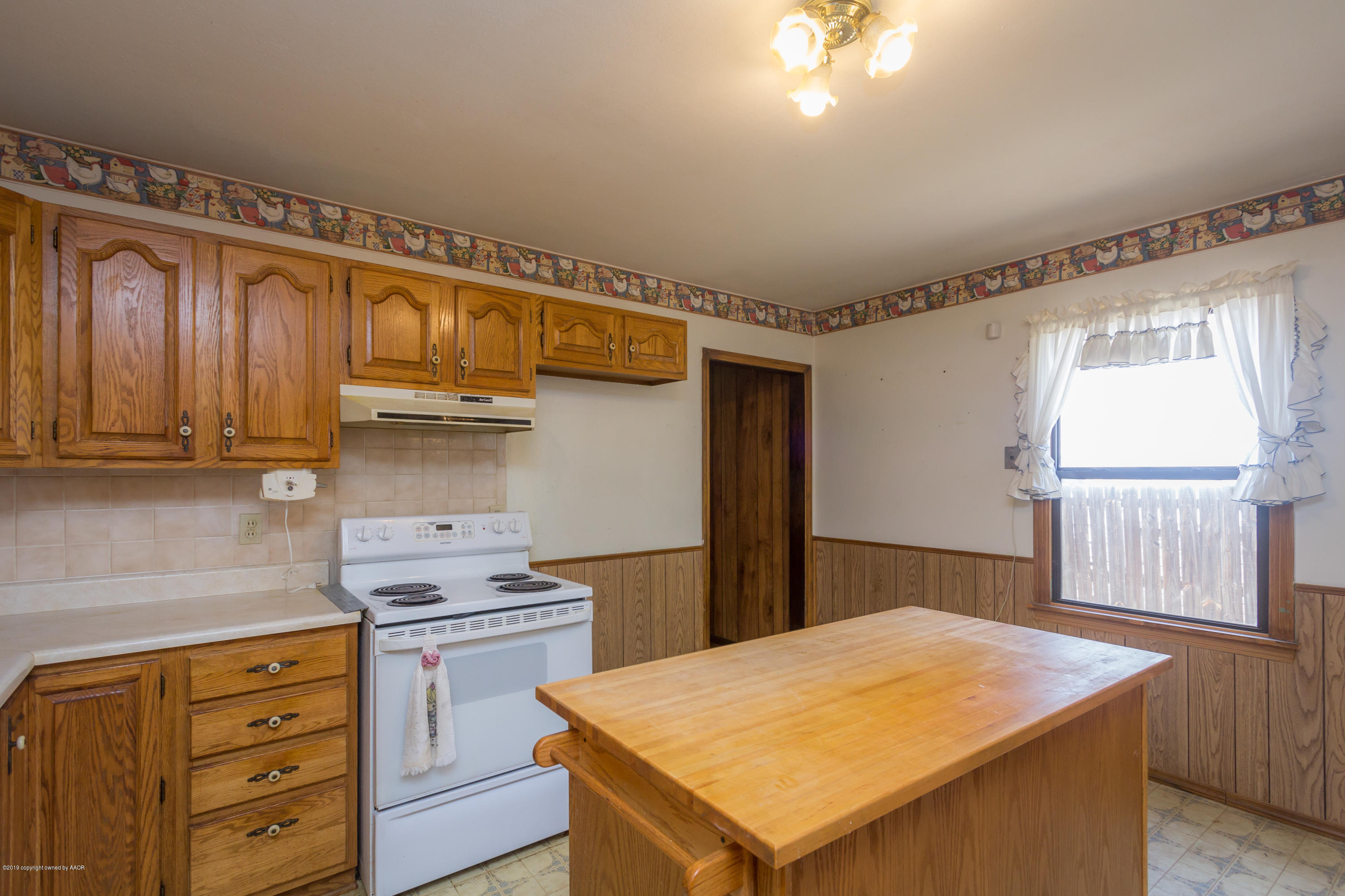 4606 Bowie Street Amarillo, TX 79110 - Photo 27 of 42 a kitchen with a stove a sink and a refrigerator