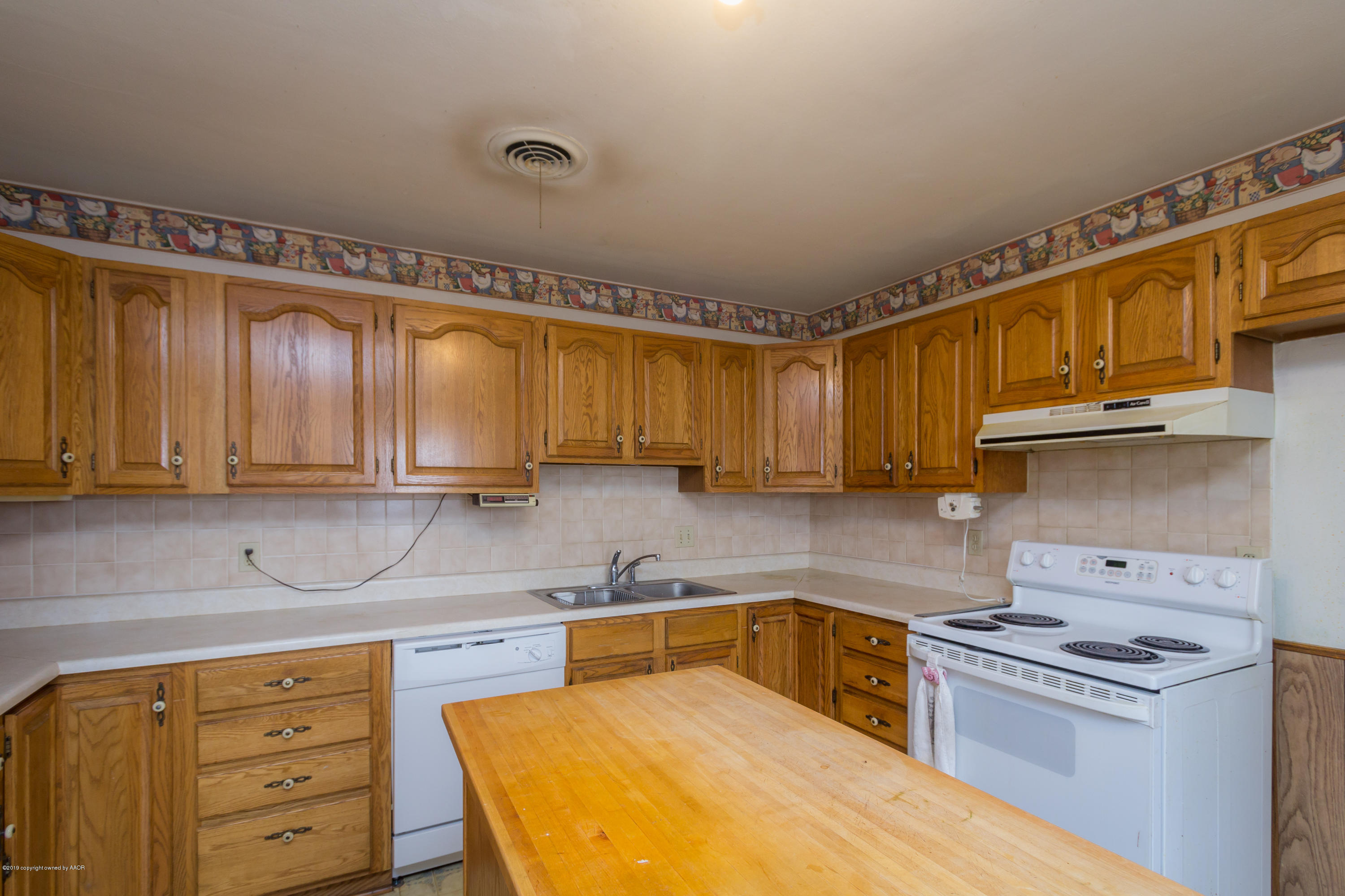 4606 Bowie Street Amarillo, TX 79110 - Photo 28 of 42 a kitchen with a stove a sink and a refrigerator
