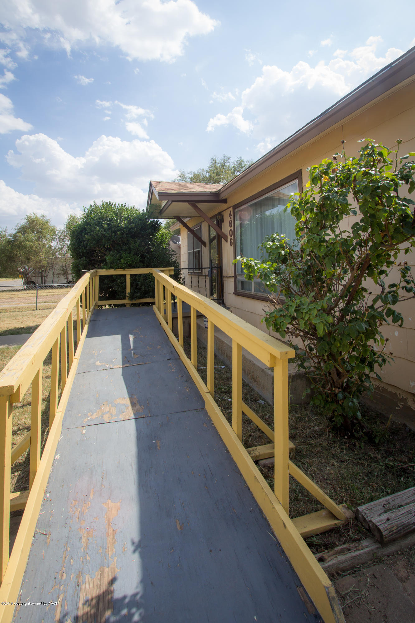 4606 Bowie Street Amarillo, TX 79110 - Photo 4 of 42 a view of a balcony with staircase