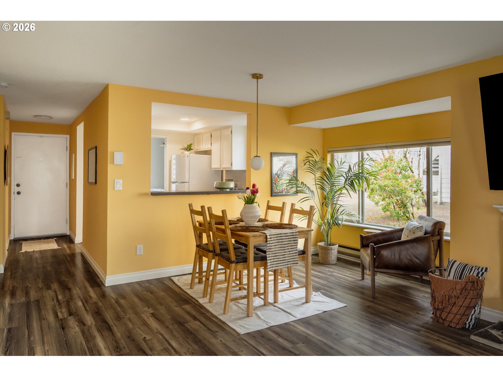 10031 Southwest Trapper Terrace Beaverton, OR 97008 - Photo 14 of 32 Living Room/Dining Room