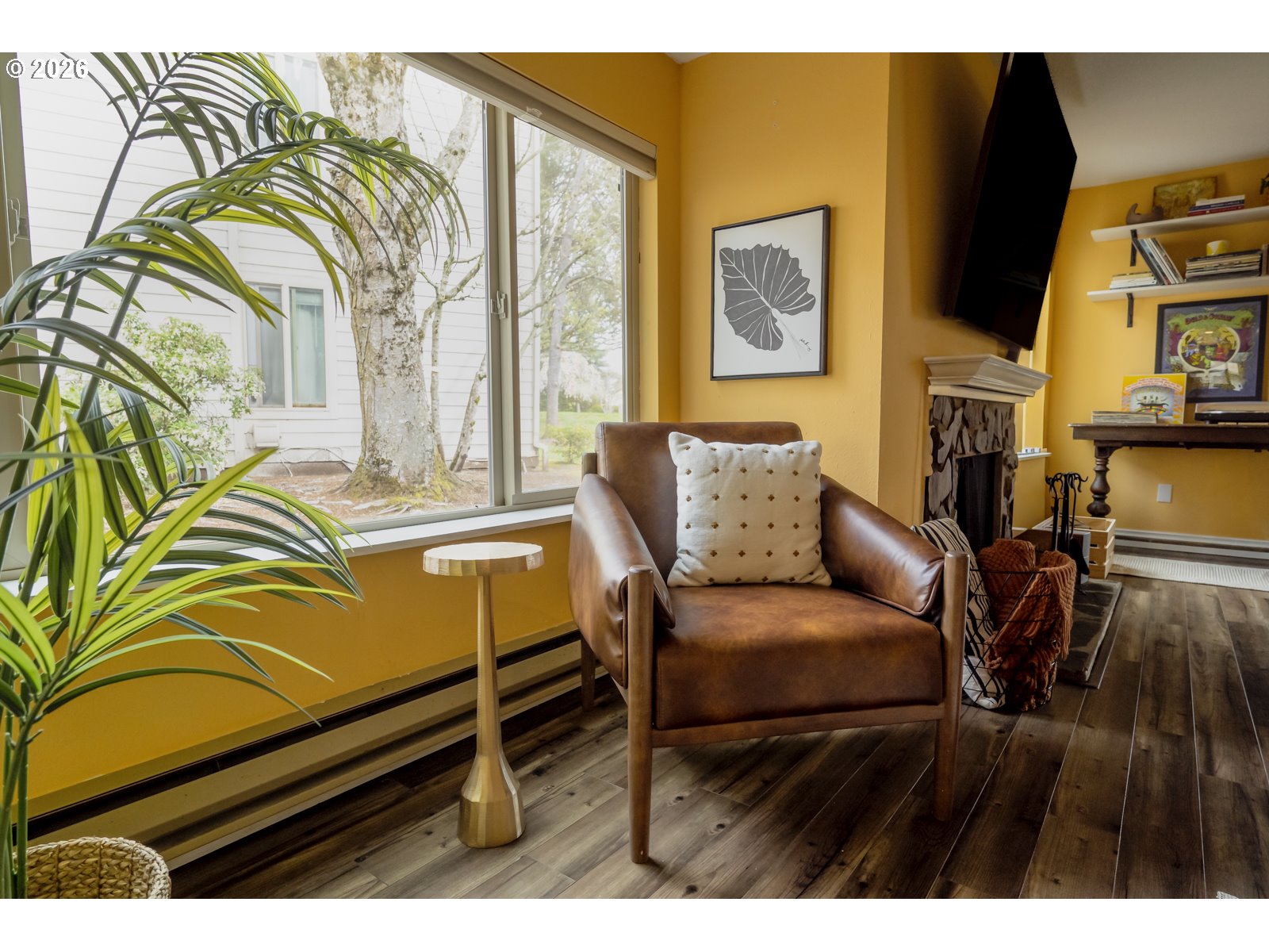 10031 Southwest Trapper Terrace Beaverton, OR 97008 - Photo 15 of 32 Living Room
